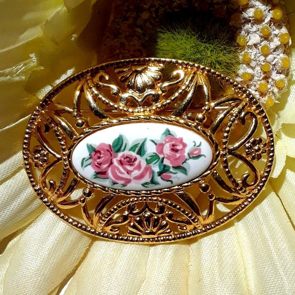 Vintage Avon Rose Porcelain Brooch Goldtone Filigree